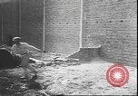 Standbild Stunts auf Fahrräder Berlin Deutschland, 1930, aus Sekunde 14 historischem Filmmaterial Videoclip 65675058945