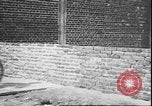 Standbild Stunts auf Fahrräder Berlin Deutschland, 1930, aus Sekunde 15 historischem Filmmaterial Videoclip 65675058945