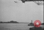 Standbild Stunts auf Fahrräder Berlin Deutschland, 1930, aus Sekunde 62 historischem Filmmaterial Videoclip 65675058945