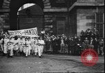 Standbild Studenten clash Liverpool England, 1931, aus Sekunde 9 historischem Filmmaterial Videoclip 65675058955