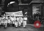 Standbild Studenten clash Liverpool England, 1931, aus Sekunde 11 historischem Filmmaterial Videoclip 65675058955