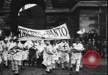 Standbild Studenten clash Liverpool England, 1931, aus Sekunde 12 historischem Filmmaterial Videoclip 65675058955