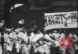 Standbild Studenten clash Liverpool England, 1931, aus Sekunde 14 historischem Filmmaterial Videoclip 65675058955