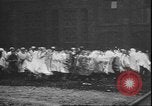 Standbild Studenten clash Liverpool England, 1931, aus Sekunde 16 historischem Filmmaterial Videoclip 65675058955
