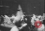 Standbild Studenten clash Liverpool England, 1931, aus Sekunde 19 historischem Filmmaterial Videoclip 65675058955