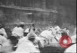 Standbild Studenten clash Liverpool England, 1931, aus Sekunde 22 historischem Filmmaterial Videoclip 65675058955