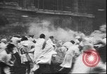 Standbild Studenten clash Liverpool England, 1931, aus Sekunde 23 historischem Filmmaterial Videoclip 65675058955