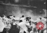 Standbild Studenten clash Liverpool England, 1931, aus Sekunde 24 historischem Filmmaterial Videoclip 65675058955