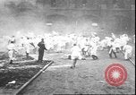 Standbild Studenten clash Liverpool England, 1931, aus Sekunde 28 historischem Filmmaterial Videoclip 65675058955
