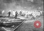 Standbild Studenten clash Liverpool England, 1931, aus Sekunde 34 historischem Filmmaterial Videoclip 65675058955