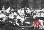 Standbild Studenten clash Liverpool England, 1931, aus Sekunde 41 historischem Filmmaterial Videoclip 65675058955