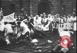 Standbild Studenten clash Liverpool England, 1931, aus Sekunde 42 historischem Filmmaterial Videoclip 65675058955