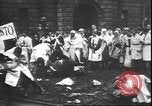 Standbild Studenten clash Liverpool England, 1931, aus Sekunde 44 historischem Filmmaterial Videoclip 65675058955
