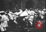 Standbild Studenten clash Liverpool England, 1931, aus Sekunde 47 historischem Filmmaterial Videoclip 65675058955