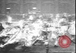 Standbild Studenten clash Liverpool England, 1931, aus Sekunde 55 historischem Filmmaterial Videoclip 65675058955