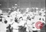 Standbild Studenten clash Liverpool England, 1931, aus Sekunde 57 historischem Filmmaterial Videoclip 65675058955