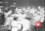 Standbild Studenten clash Liverpool England, 1931, aus Sekunde 58 historischem Filmmaterial Videoclip 65675058955