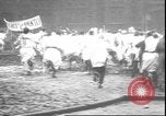 Standbild Studenten clash Liverpool England, 1931, aus Sekunde 60 historischem Filmmaterial Videoclip 65675058955