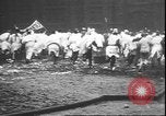 Standbild Studenten clash Liverpool England, 1931, aus Sekunde 61 historischem Filmmaterial Videoclip 65675058955