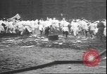 Standbild Studenten clash Liverpool England, 1931, aus Sekunde 62 historischem Filmmaterial Videoclip 65675058955