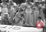 Standbild größte Erdbeere Gebäck Lebanon Oregon USA, 1935, aus Sekunde 11 historischem Filmmaterial Videoclip 65675058967