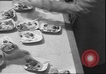 Standbild größte Erdbeere Gebäck Lebanon Oregon USA, 1935, aus Sekunde 18 historischem Filmmaterial Videoclip 65675058967
