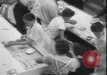 Standbild größte Erdbeere Gebäck Lebanon Oregon USA, 1935, aus Sekunde 29 historischem Filmmaterial Videoclip 65675058967