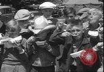 Standbild größte Erdbeere Gebäck Lebanon Oregon USA, 1935, aus Sekunde 34 historischem Filmmaterial Videoclip 65675058967