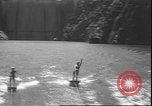 Image aquaplaning Boulder City Nevada USA, 1935, de la seconde 4 séquences d'archives historiques vidéo 65675058970