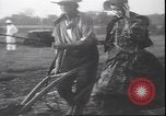 Image charrue en acier trempé Grand Detour Illinois USA, 1937, de la seconde 27 séquences d'archives historiques vidéo 65675058992