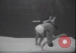 Immagine di Wrestling subacqueo Palm Springs California USA, 1939, secondo 13 filmato di repertorio 65675059010