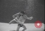 Immagine di Wrestling subacqueo Palm Springs California USA, 1939, secondo 35 filmato di repertorio 65675059010