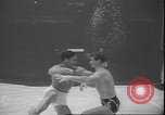 Immagine di Wrestling subacqueo Palm Springs California USA, 1939, secondo 40 filmato di repertorio 65675059010