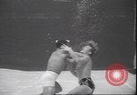 Immagine di Wrestling subacqueo Palm Springs California USA, 1939, secondo 41 filmato di repertorio 65675059010