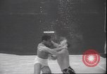 Immagine di Wrestling subacqueo Palm Springs California USA, 1939, secondo 43 filmato di repertorio 65675059010
