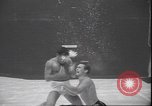 Immagine di Wrestling subacqueo Palm Springs California USA, 1939, secondo 44 filmato di repertorio 65675059010
