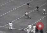 Standbild Football Game Evanston Illinois USA, 1940, aus Sekunde 13 historischem Filmmaterial Videoclip 65675059026
