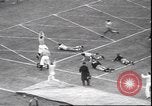 Standbild Football Game Evanston Illinois USA, 1940, aus Sekunde 17 historischem Filmmaterial Videoclip 65675059026