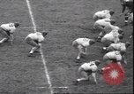 Standbild Football Game Evanston Illinois USA, 1940, aus Sekunde 20 historischem Filmmaterial Videoclip 65675059026