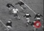 Standbild Football Game Evanston Illinois USA, 1940, aus Sekunde 27 historischem Filmmaterial Videoclip 65675059026