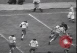 Standbild Football Game Evanston Illinois USA, 1940, aus Sekunde 31 historischem Filmmaterial Videoclip 65675059026