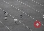 Standbild Football Game Evanston Illinois USA, 1940, aus Sekunde 50 historischem Filmmaterial Videoclip 65675059026