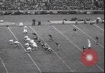 Standbild Football Game Evanston Illinois USA, 1940, aus Sekunde 58 historischem Filmmaterial Videoclip 65675059026