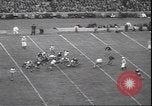Standbild Football Game Evanston Illinois USA, 1940, aus Sekunde 61 historischem Filmmaterial Videoclip 65675059026
