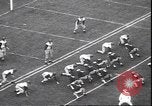 Standbild Football Game Philadelphia Pennsylvania USA, 1940, aus Sekunde 11 historischem Filmmaterial Videoclip 65675059027