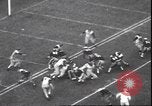 Standbild Football Game Philadelphia Pennsylvania USA, 1940, aus Sekunde 13 historischem Filmmaterial Videoclip 65675059027