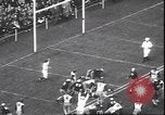Standbild Football Game Philadelphia Pennsylvania USA, 1940, aus Sekunde 15 historischem Filmmaterial Videoclip 65675059027
