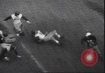 Standbild Football Game Philadelphia Pennsylvania USA, 1940, aus Sekunde 20 historischem Filmmaterial Videoclip 65675059027