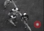 Standbild Football Game Philadelphia Pennsylvania USA, 1940, aus Sekunde 22 historischem Filmmaterial Videoclip 65675059027