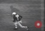 Standbild Football Game Philadelphia Pennsylvania USA, 1940, aus Sekunde 25 historischem Filmmaterial Videoclip 65675059027